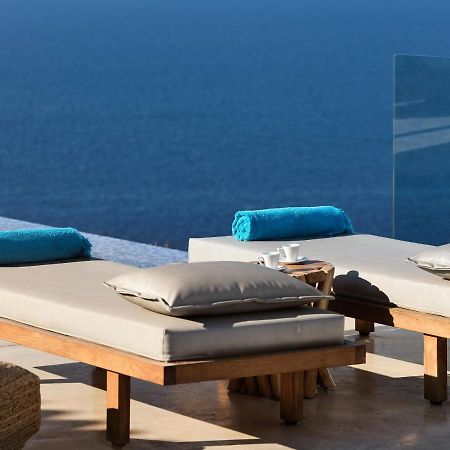 Akron Luxury Suites Koríthion Екстериор снимка