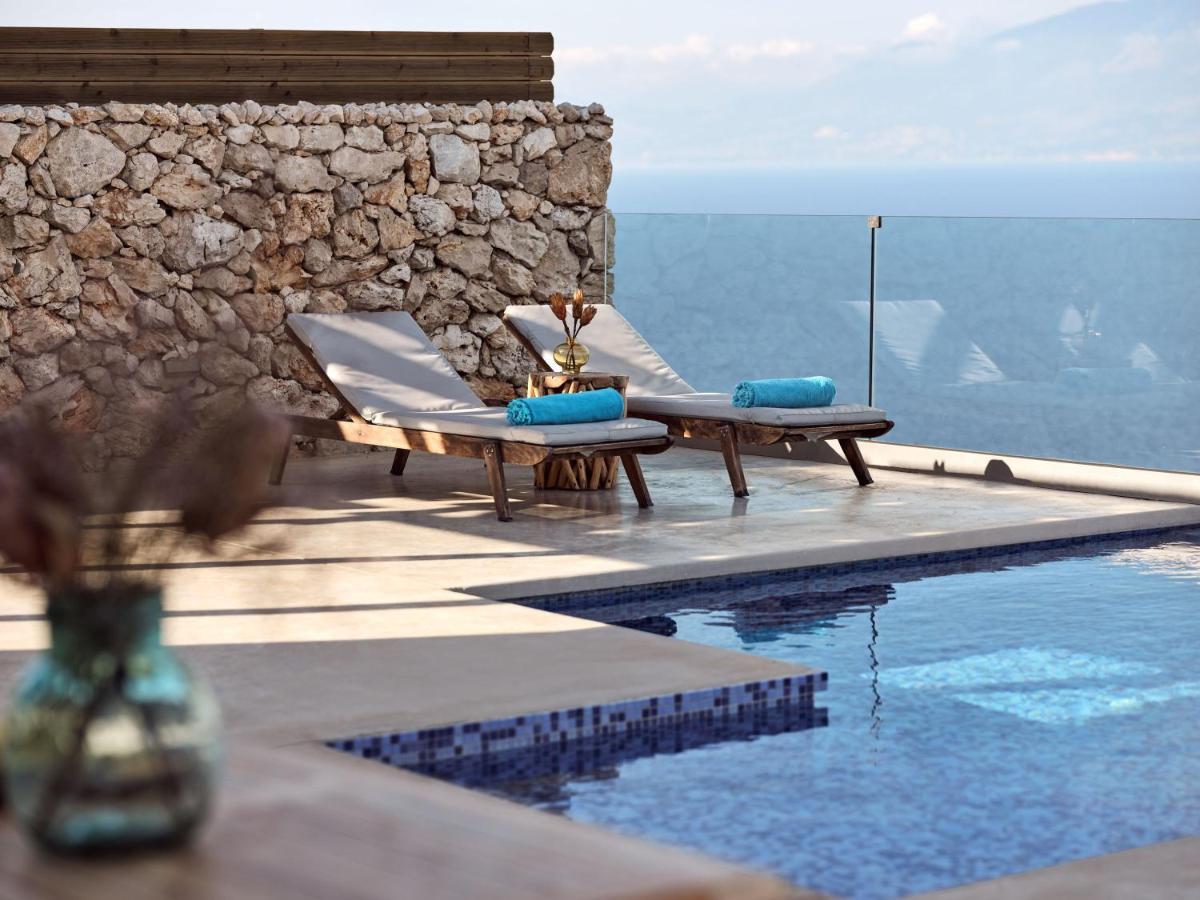 Akron Luxury Suites Koríthion Екстериор снимка