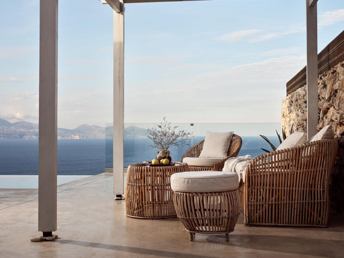 Akron Luxury Suites Koríthion Екстериор снимка
